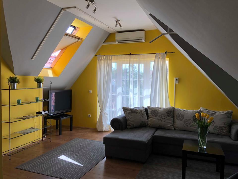 Tulipan Villa Panzio Szolnok Buitenkant foto